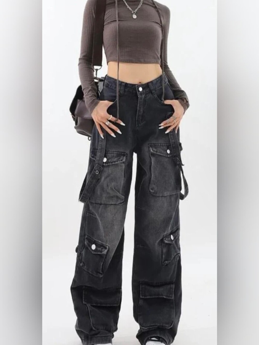 Black Wide-Leg Cargo Jeans for Womenblack wide-leg cargo jeans featuring a faded